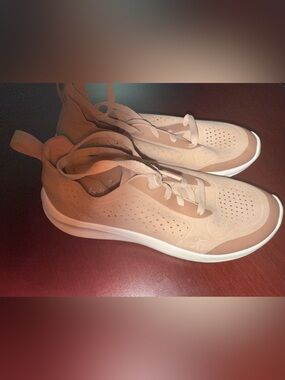Clarks Women's Tan Lace-Up Perforated Sneakers